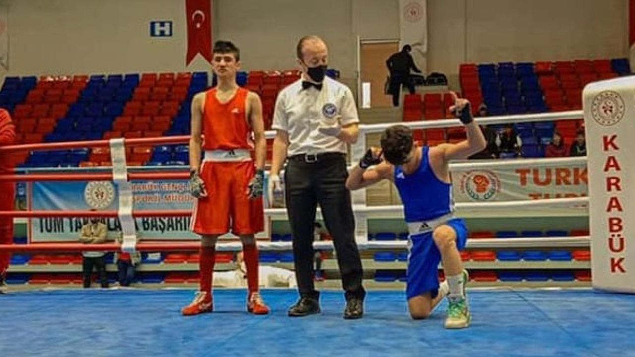 Vanlı boksör Muhammed Ali Demirezen Türkiye şampiyonu oldu