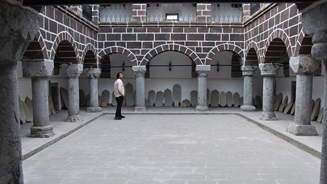 322 yıllık Meydan Medresesi "müze" olarak turizme hizmet ediyor
