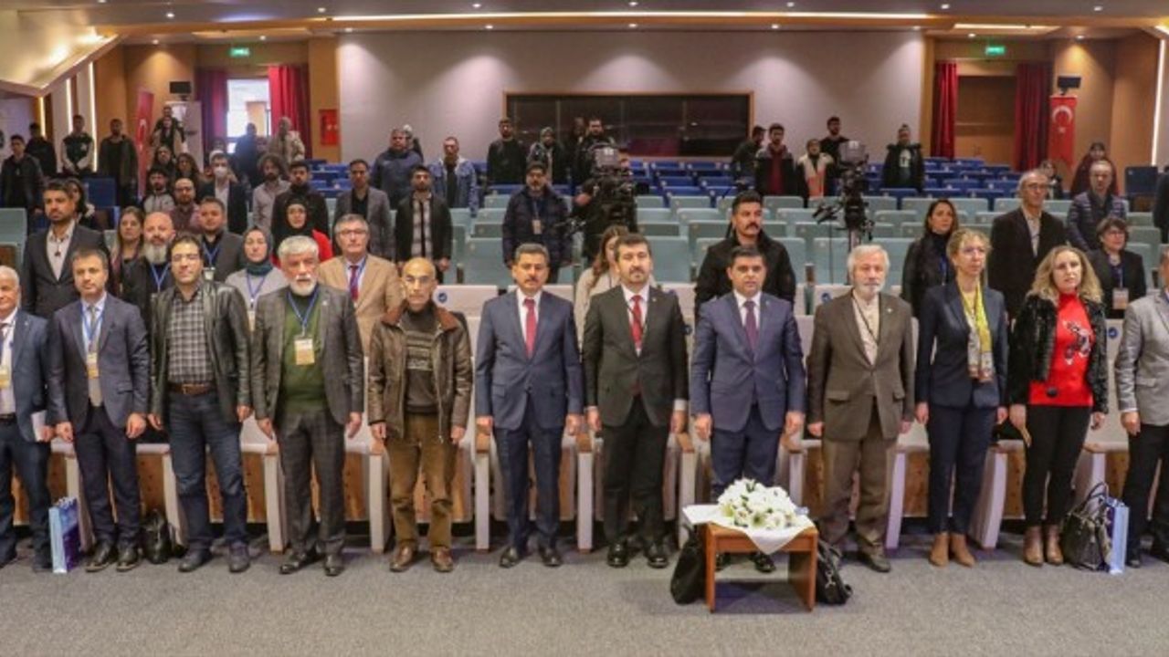 Van'da "5. Tarihi Roman ve Romanda Tarih Bilgi Şöleni" başladı