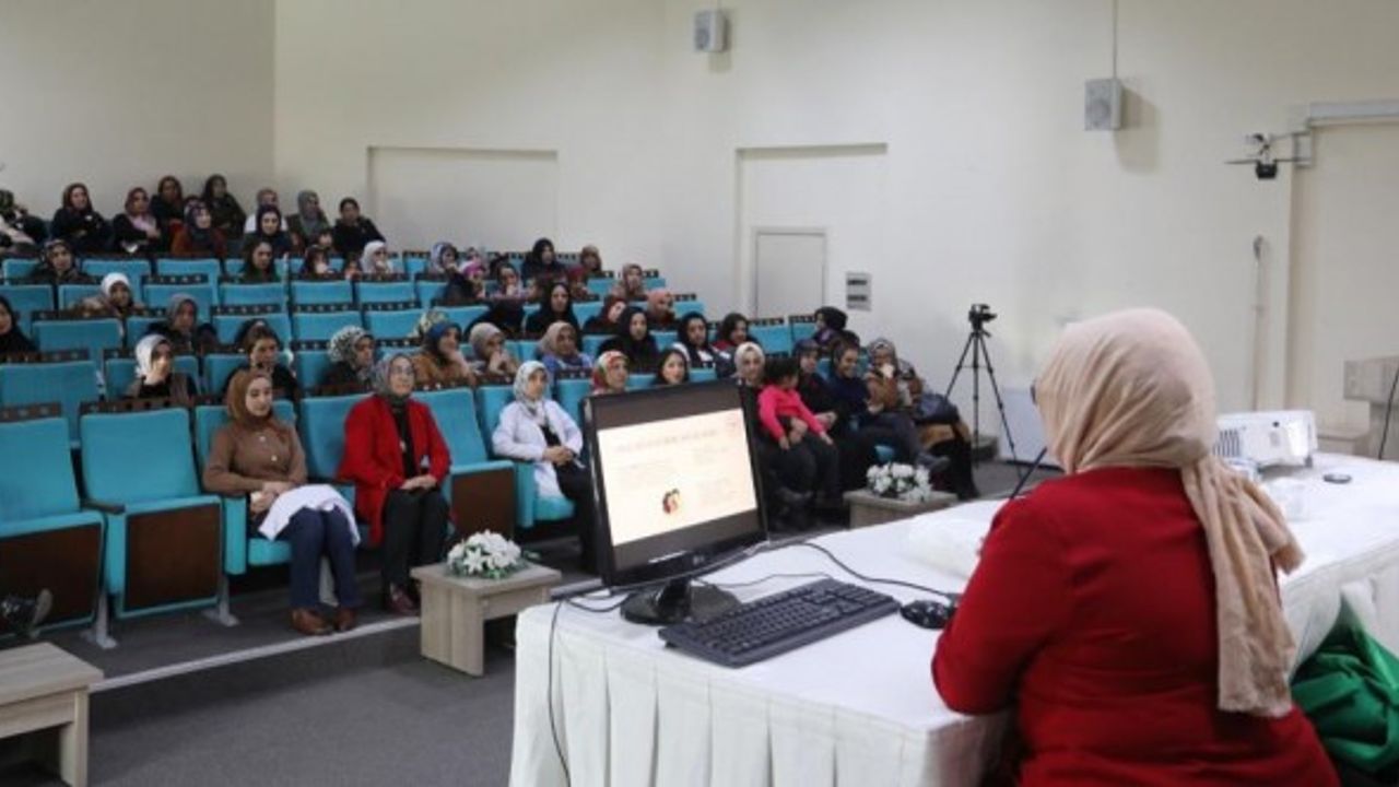 Van Büyükşehir Belediyesi kadınlar için hijyen semineri düzenledi