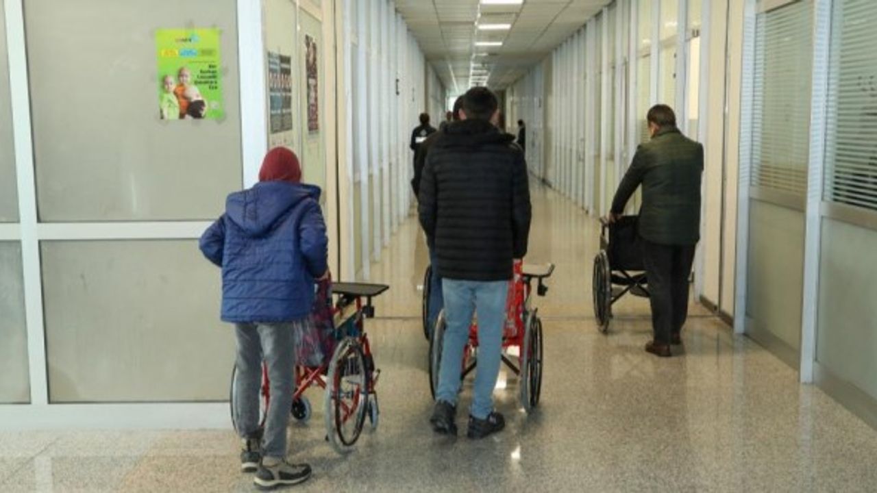 Van’da engelli vatandaşlara tekerlekli sandalye