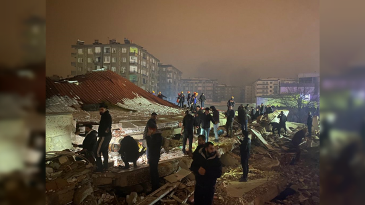 Depremde hayatını kaybedenlerin sayısı 3 bin 381'e yükseldi