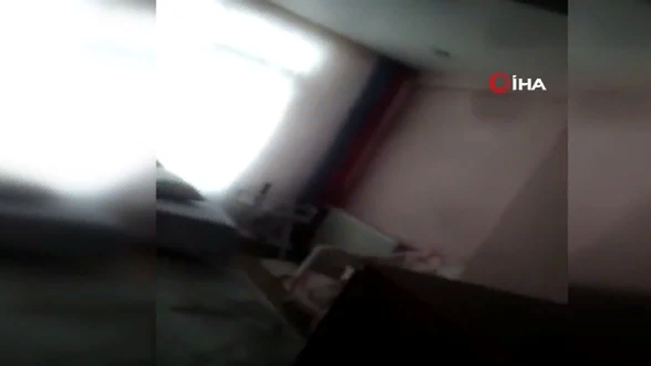 Malatya'da evinin enkazını kaydederken depreme yakalandı