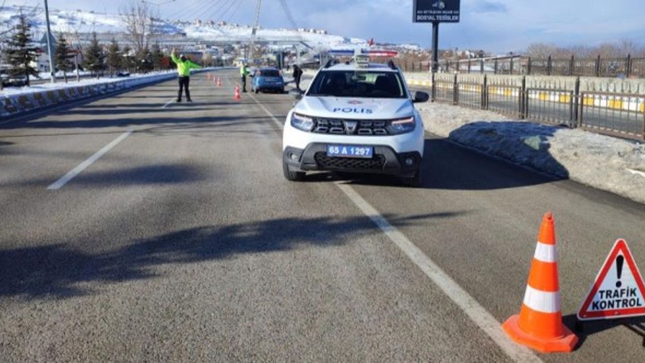 Van'da sürücülere ceza yağdı! 7 araç trafikten men edildi
