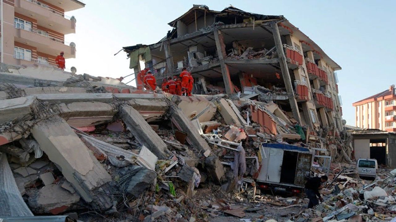 EGM duyurdu: Depremde hayatını kaybeden 1297 kişinin kimliği tespit edilemedi