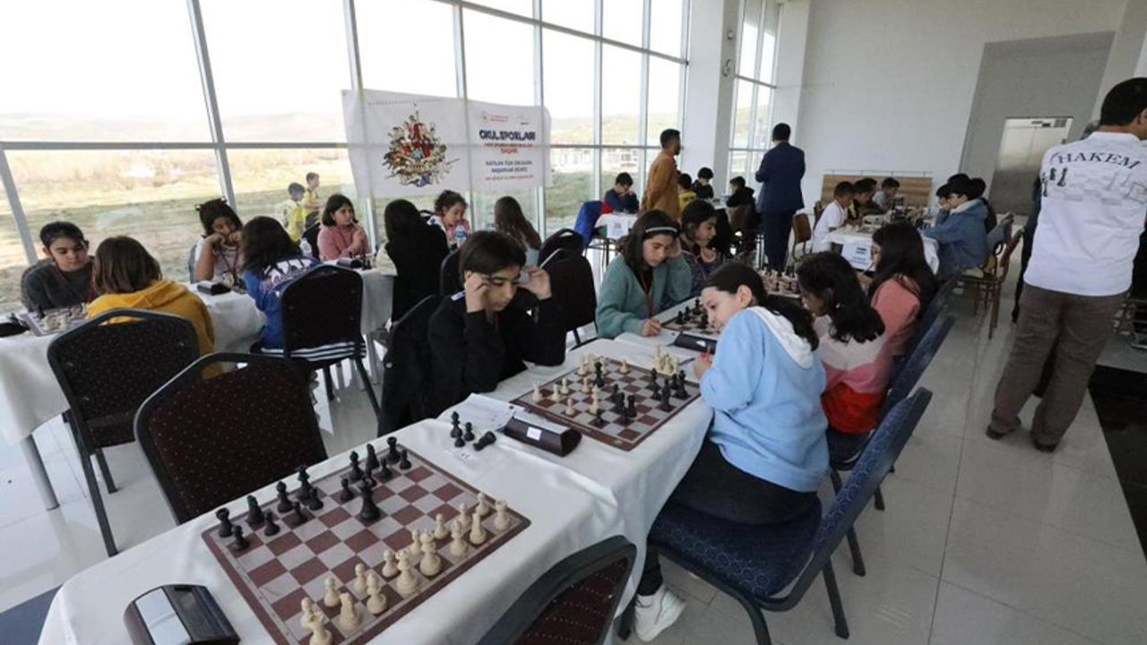 Satranç bölge yarışması Van’da başladı