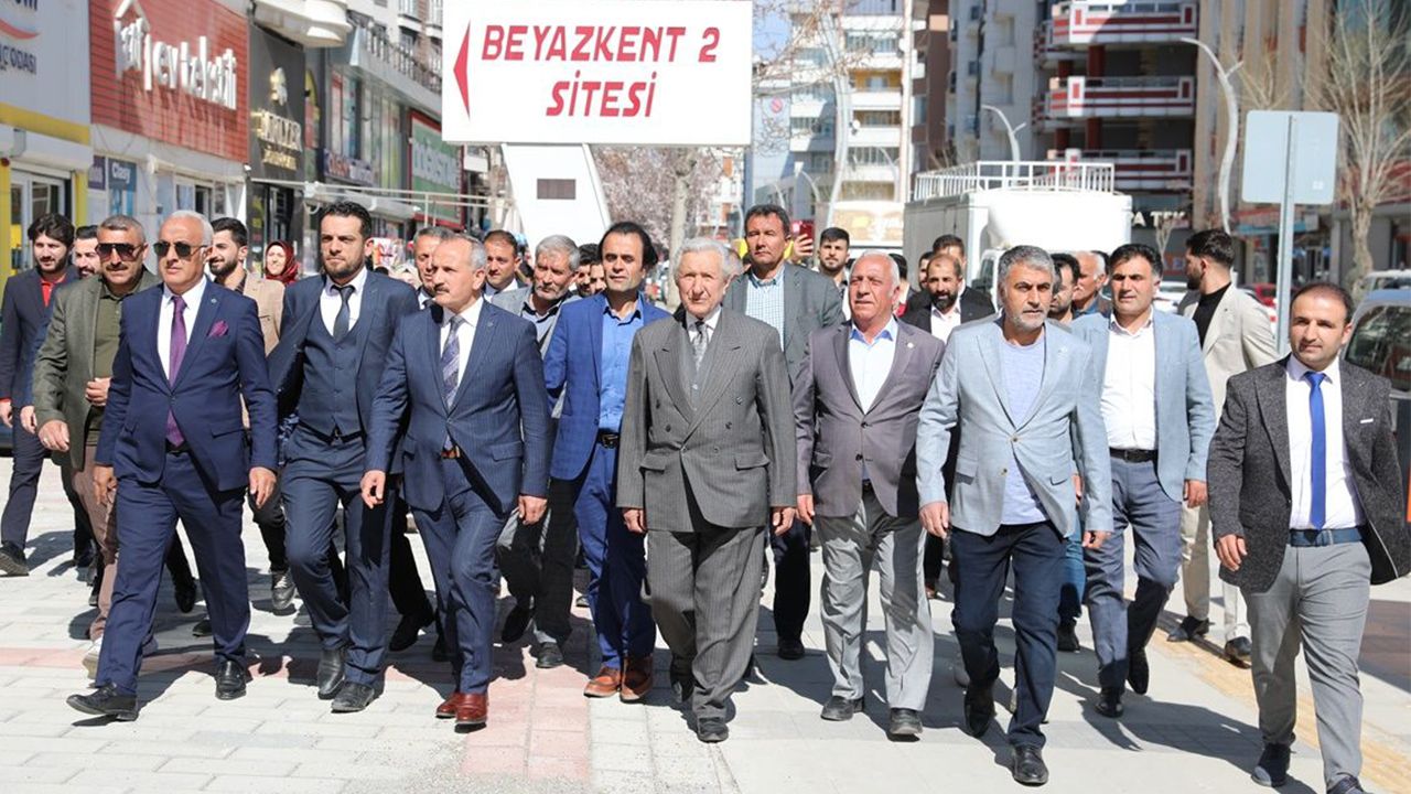 Van'da ittifak partilerinden CHP'nin seçim bürosuna ziyaret