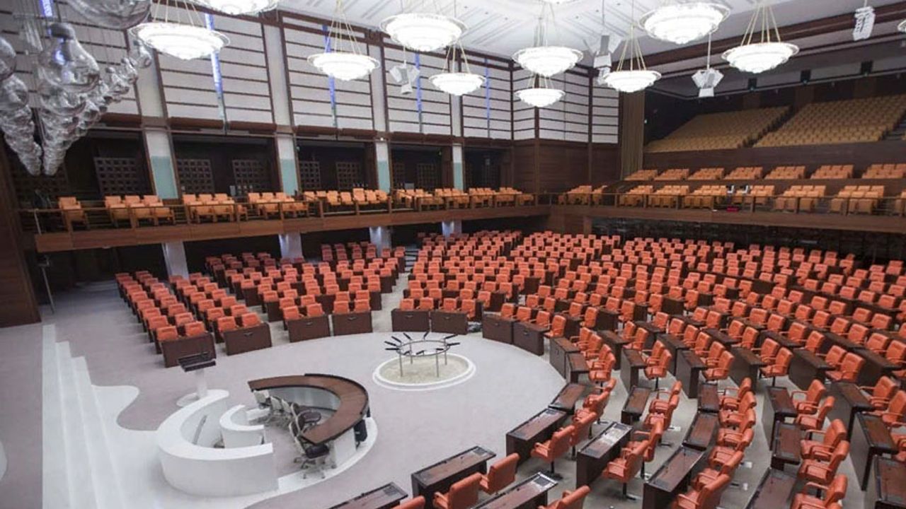 Meclis yeni döneme hazırlanıyor: Odalar boşaltılıyor