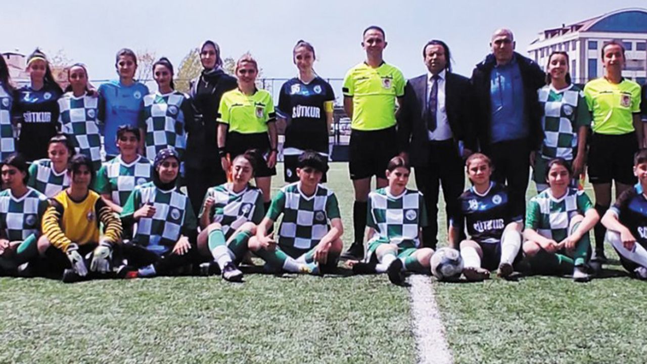Vangücü Kadın Futbol Takımı gol olup yağdı