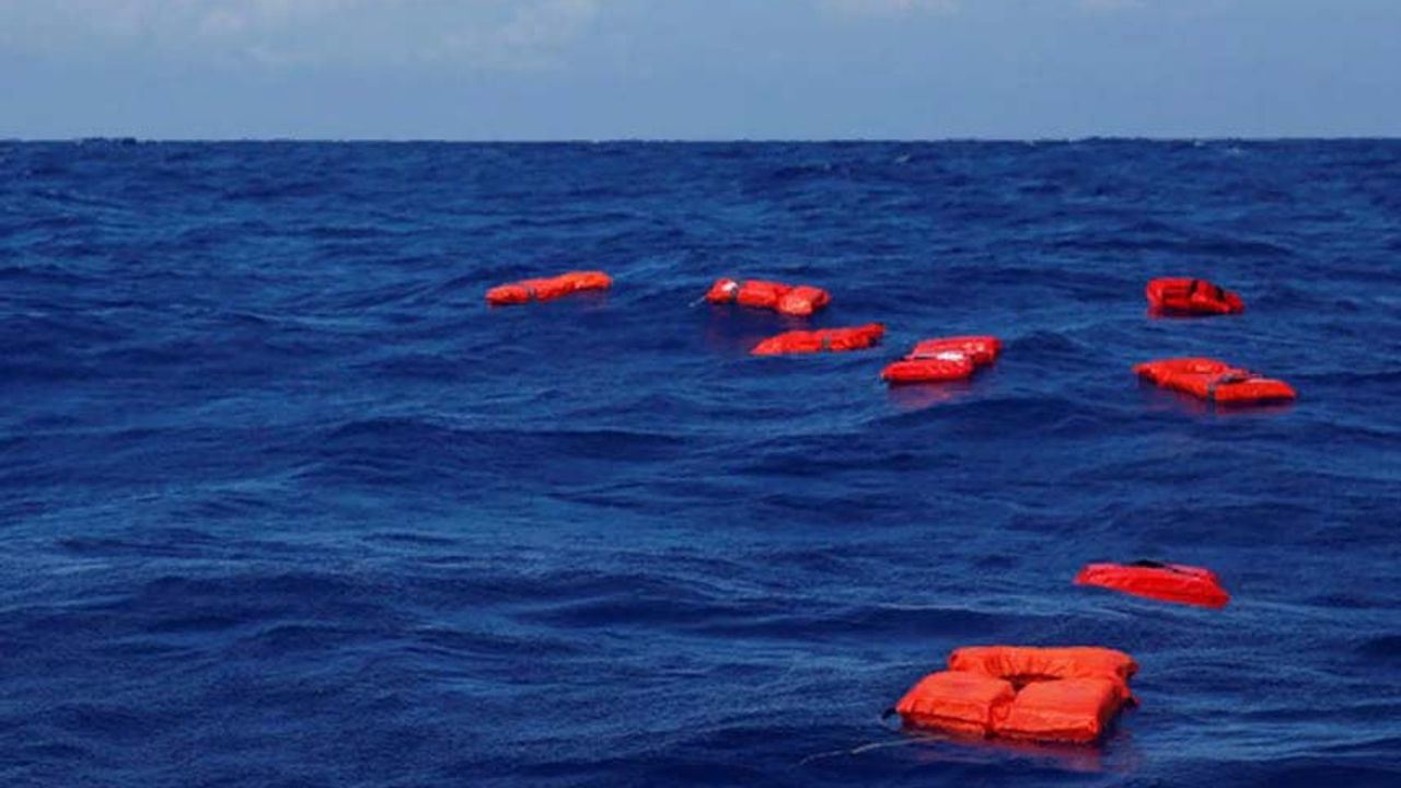 İtalya'da düzensiz göçmenleri taşıyan tekne battı: 41 ölü
