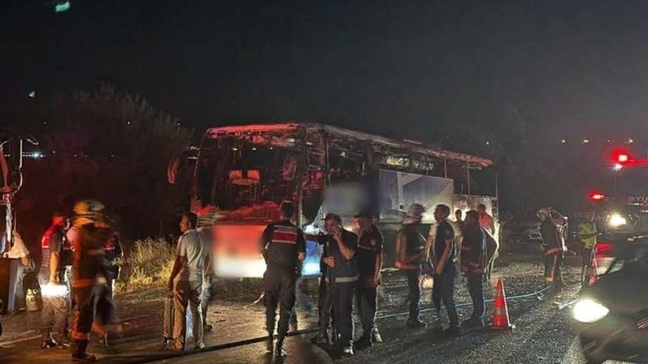 Van'a gelen yolcu otobüsü alev alev yandı: Facianın eşiğinden dönüldü