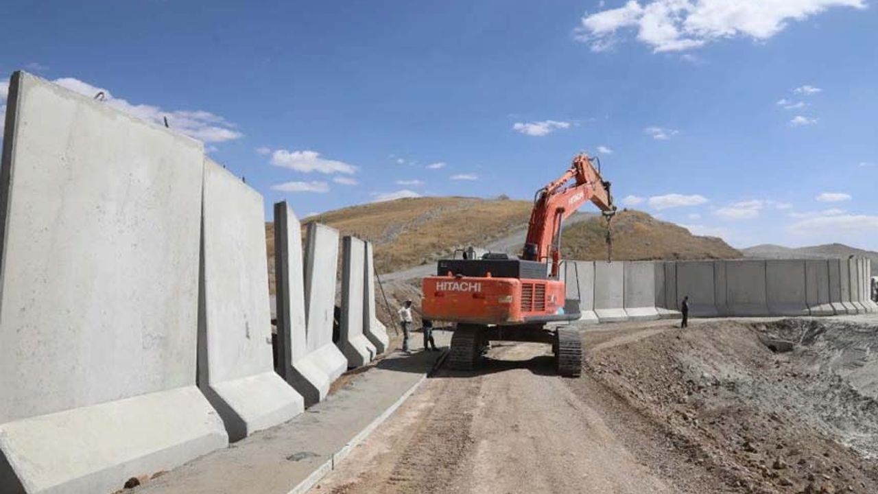 Van-İran sınırında güvenlik duvarı çalışmaları devam ediyor