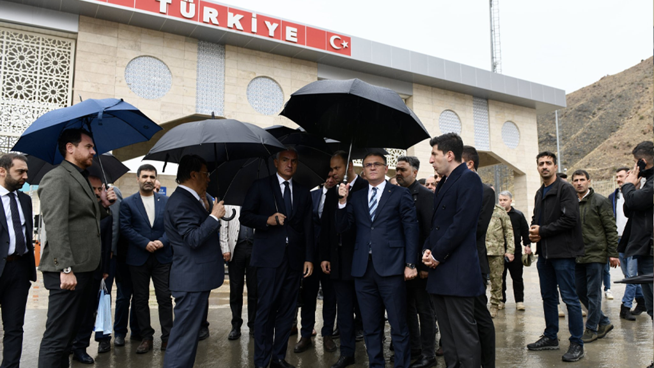 Bakan Ersoy, Kapıköy Gümrük Kapısını inceledi