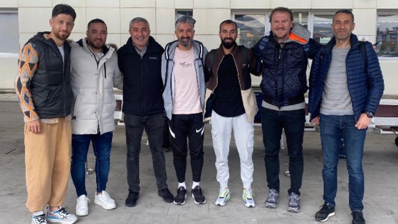 Van Sporlu eski Teknik Direktör Mustafa Sarıgül ve ekibi Van'dan ayrıldı