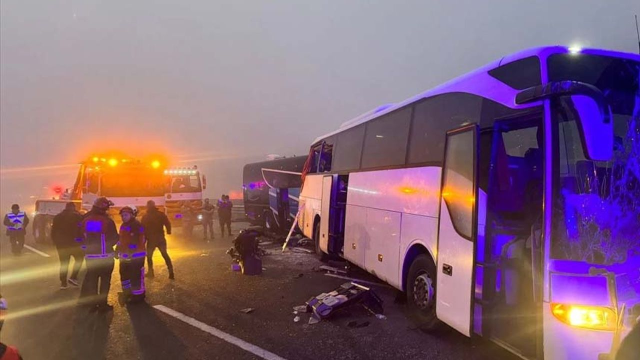 Otoyolda feci kaza! 11 kişi öldü, 57 kişi yaralandı