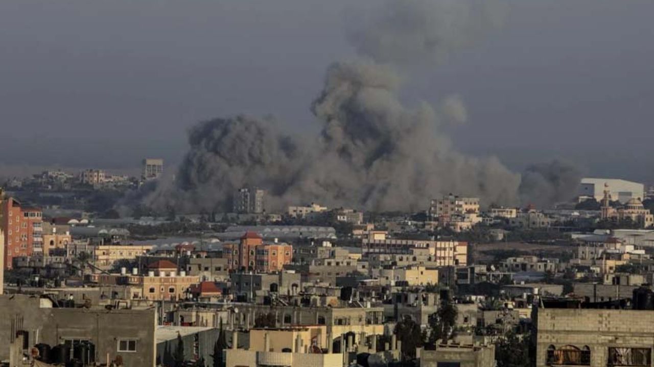 Bombardıman altında Gazze'ye yardım ulaştırmak mümkün değil