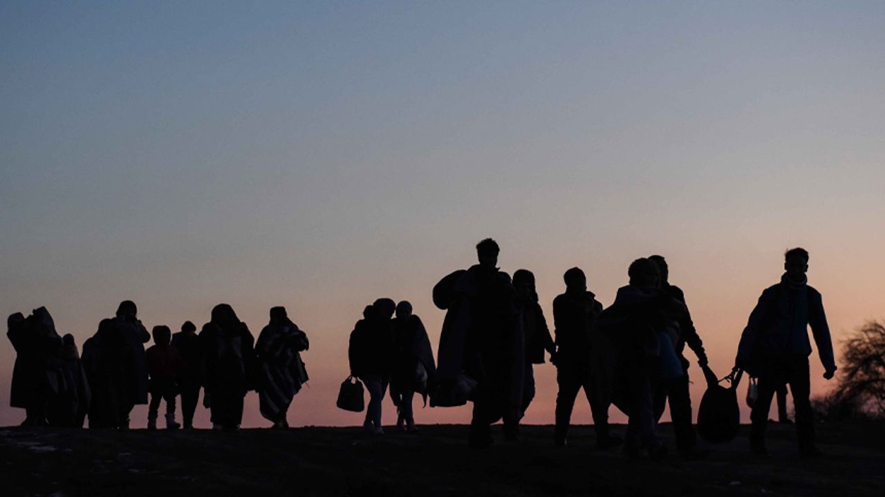 Van'da göçmen kaçakçılığı yapan 16 şüpheli tutuklandı
