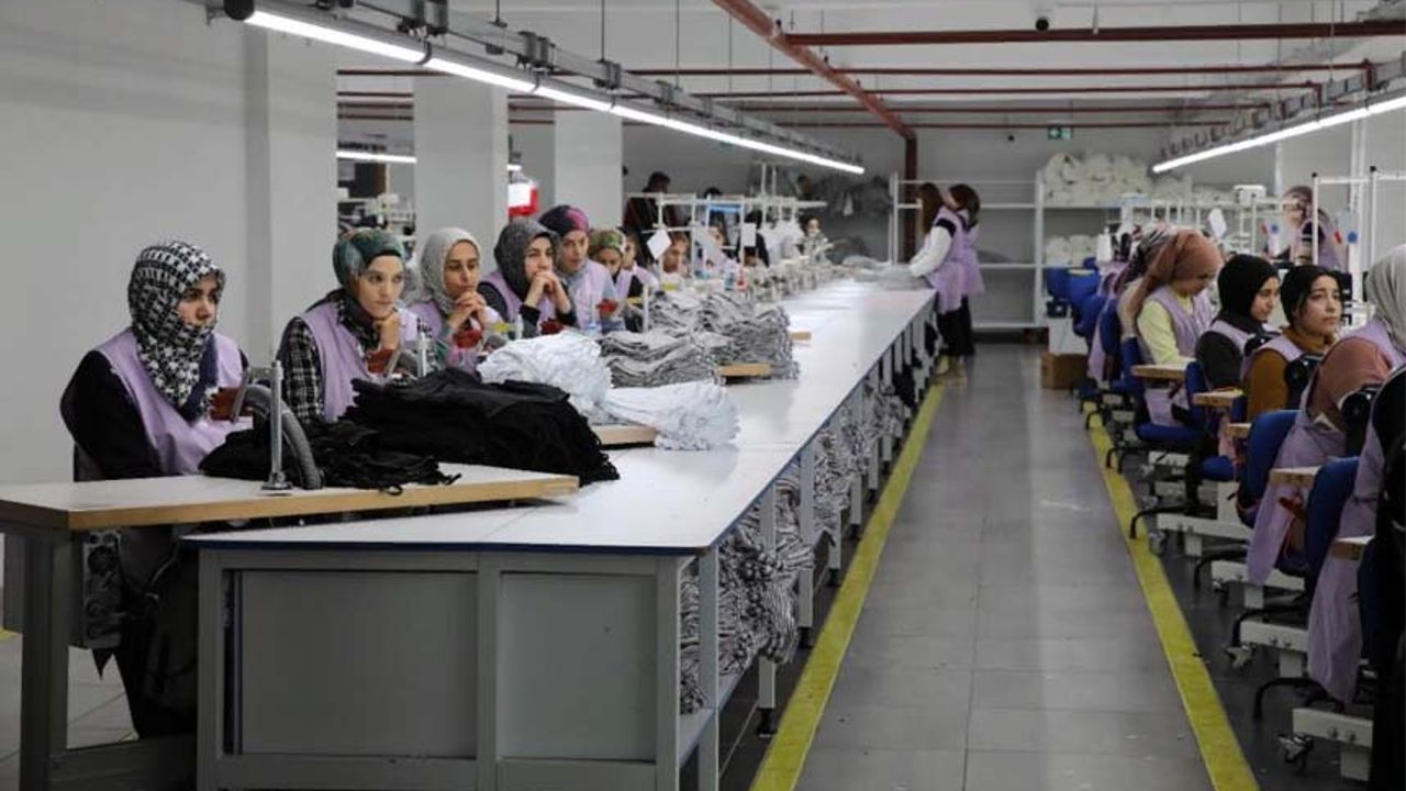 Van'da kadın istihdamına yönelik tekstil fabrikası kuruldu