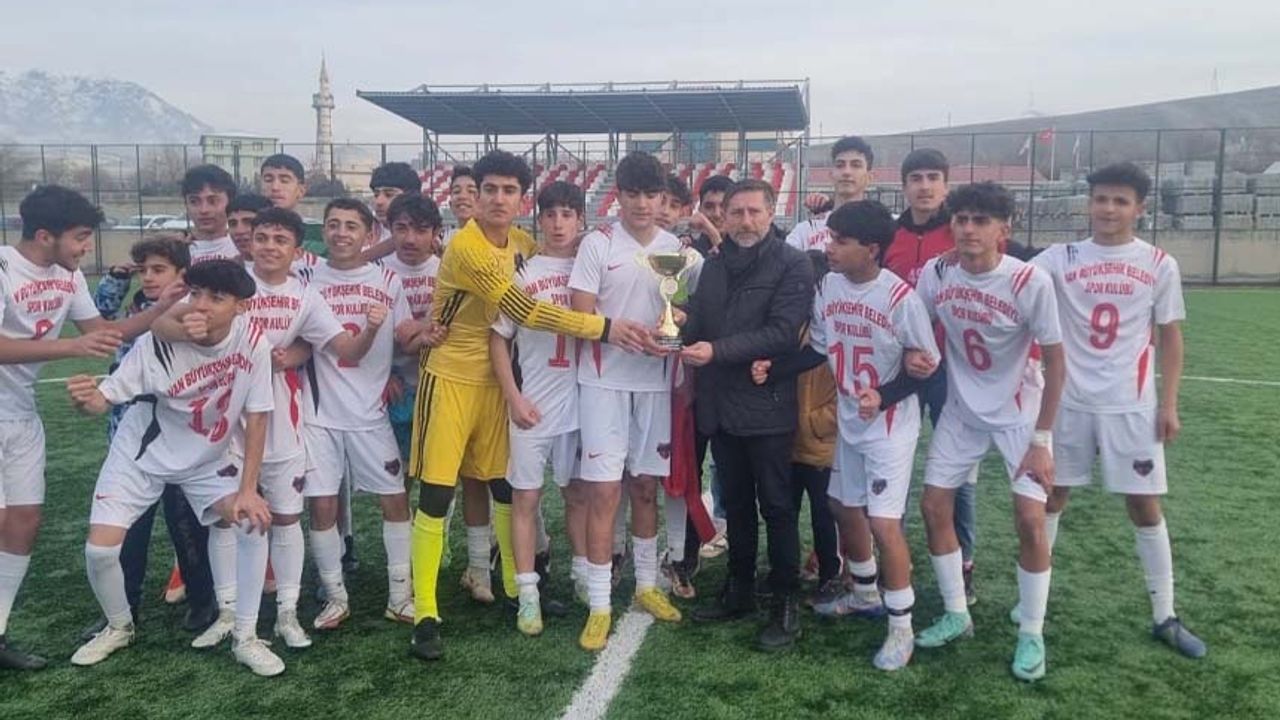 Büyükşehir U-16 Futbol Takımı şampiyon…
