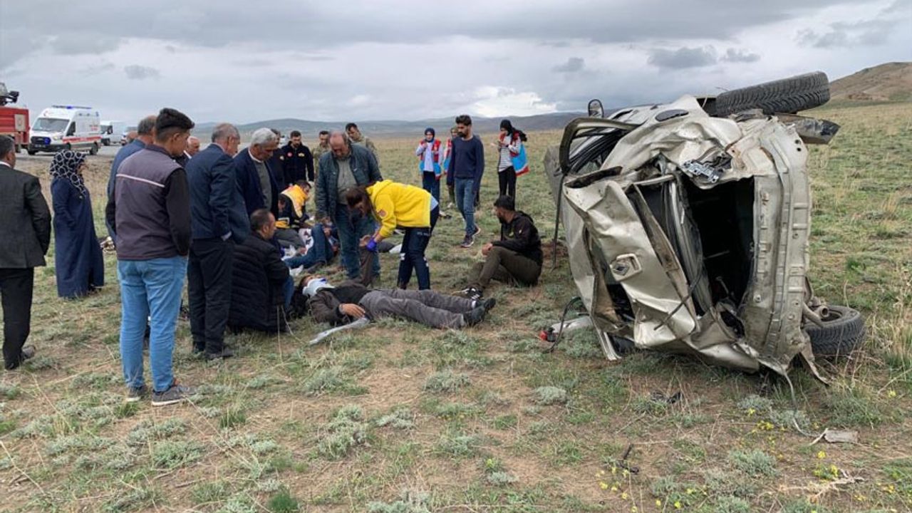 Van’da kontrolden çıkan otomobil takla attı; 1 ölü, 4 yaralı