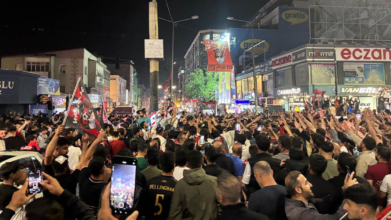 Van’da coşkulu kutlama