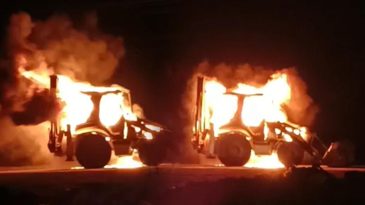 Van'da seyir halindeki iş makinesi yandı!