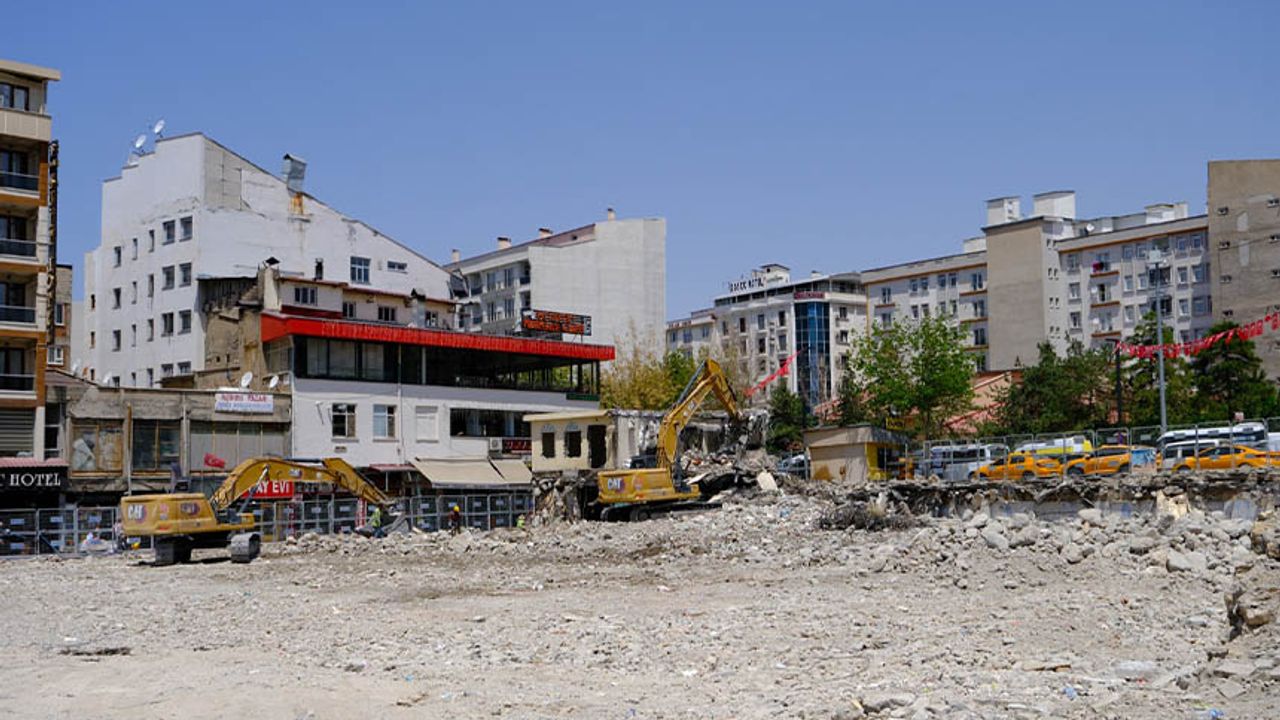 Van Hz. Ömer Camisinin yıkım işlemlerinde sona gelindi