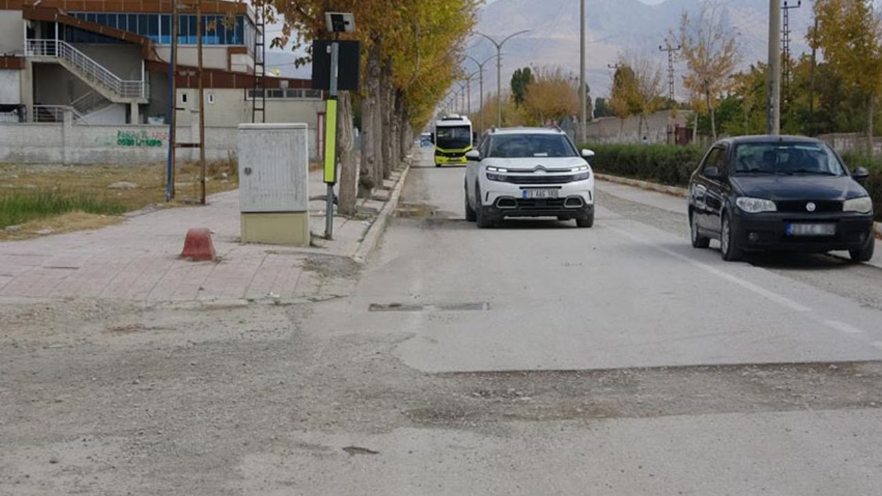 Van'da bozulan yollar iki aydır onarılmayı bekliyor
