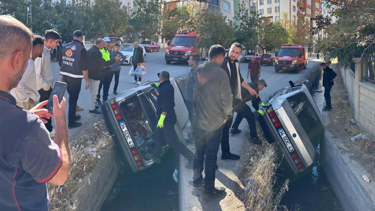 Van'daki o kanala bir araç daha düştü!