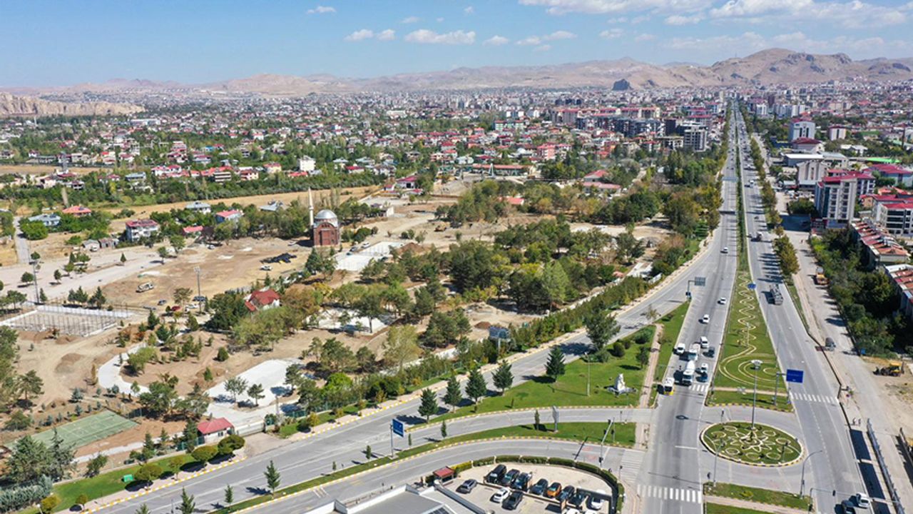 Van’da çalışma yapılan yol çift yönlü trafiğe kapatılacak
