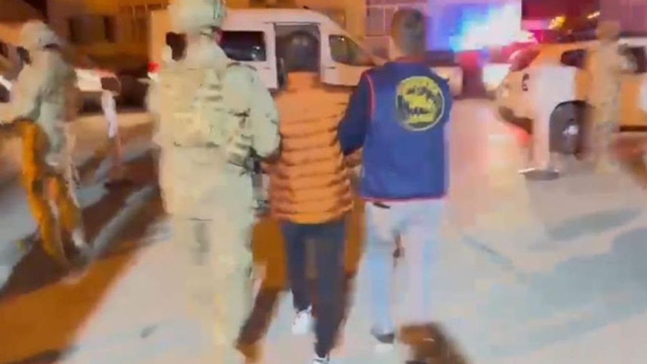 Van'da adam öldürme suçundan aranan şahıs çobanlık yaparken yakalandı