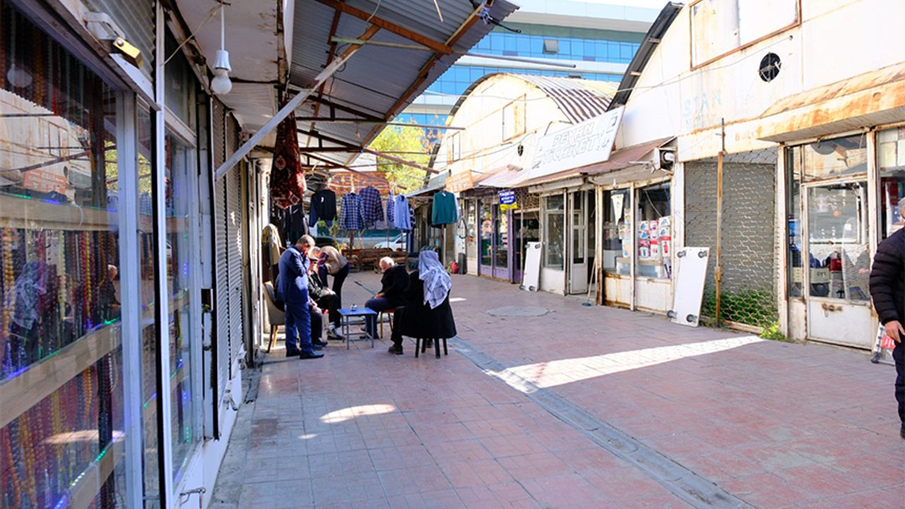 Mısır Çarşısı esnafı modern dükkanlara kavuşacak