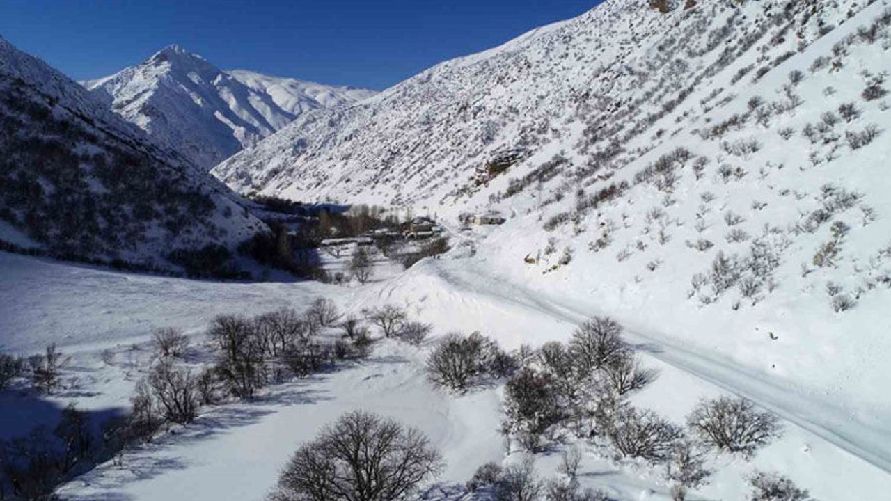 Mayıs ayında kardan dolayı Van'da 30 yol kapandı