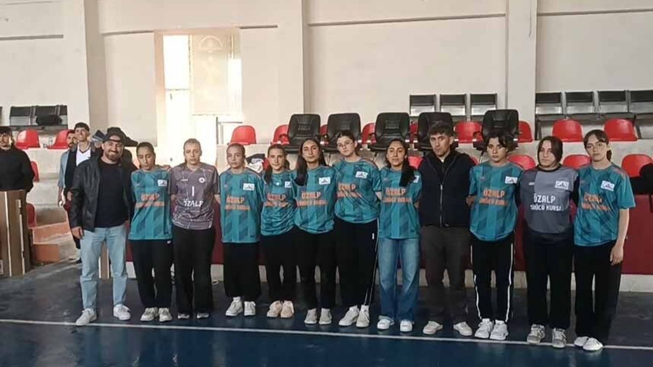 Özalp’te Liseler Arası Voleybol Turnuvası düzenlendi