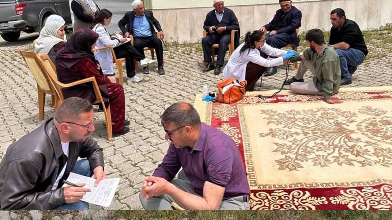 Ekiplerden köy sakinlerine hipertansiyon ve tuz kullanımı eğ