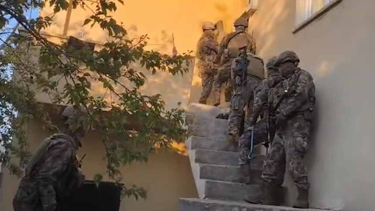 Bitlis merkezli 3 ilde uyuşturucu operasyonu