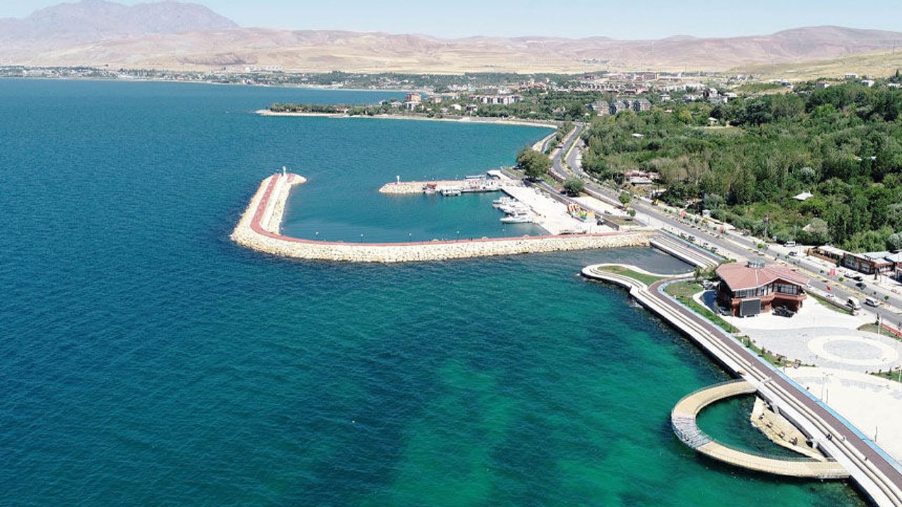 Van Gölü’nde yüzey suyu sıcaklığı artıyor: Uydu gö