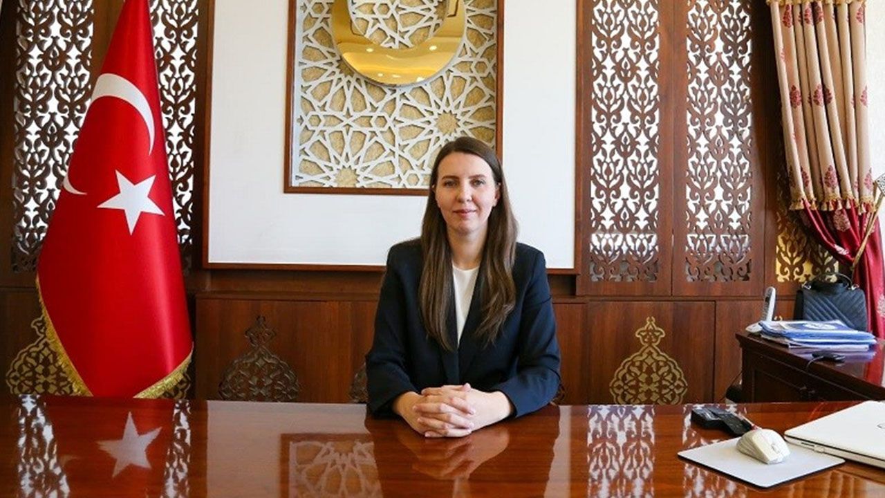 Gürpınar’ın ilk kadın kaymakamı Fatma Turhan Keser göreve başladı