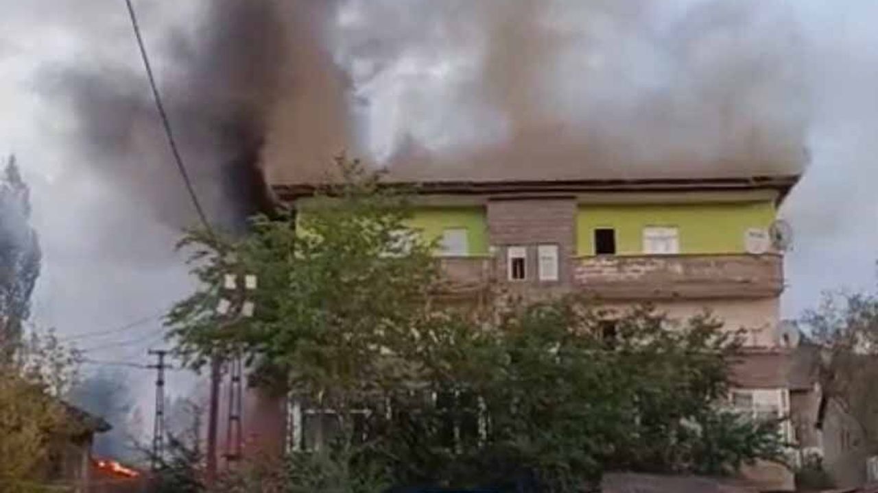 Yüksekova'da Apartman Yangını Panik Yarattı