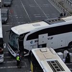 Van otobüsünün kaza anı kameralara yansıdı!