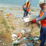 Van Gölü sahilinde çöp temizliği