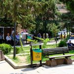 Van’da sıcaktan bunalanlar parklara akın etti