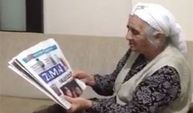 Zaman gazetesini yere atan teyze