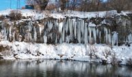 Van'daki kanyonda metrelerce buz sarkıtları görsel şölen sunuyor