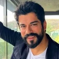 Burak Özçivit Kimdir?