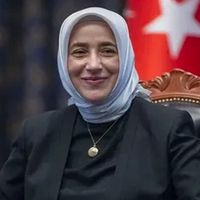 Özlem Zengin Kimdir?