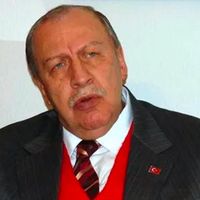 Yaşar Okuyan Kimdir?