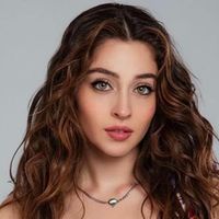 Cemre Baysel Kimdir?