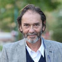 Cengiz Aktar Kimdir?