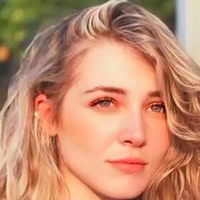 Deniz Işın Kimdir?